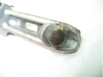 Repose pieds avant droit SUZUKI GSXR 1000 2007-2008
