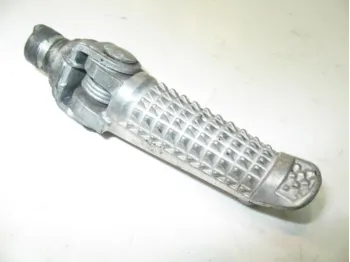 Repose pieds avant droit SUZUKI GSXR 750 2004-2005