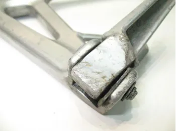Platine arriere gauche HONDA VFR 800 FI 2000-2001