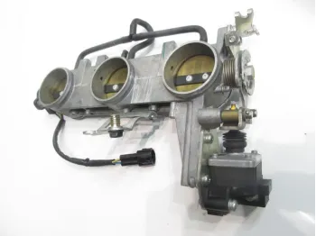 Rampe d'injection TRIUMPH SPEED TRIPLE 1050 2005-2010