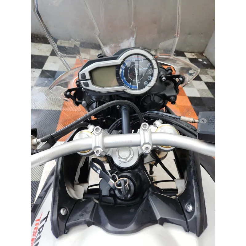TRIUMPH TIGER 800
