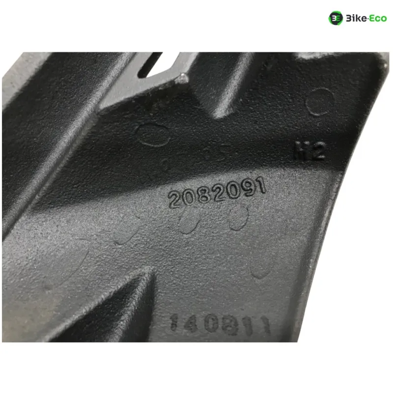 Platine et repose pieds arriere gauche TRIUMPH STREET TRIPLE 675 2011-2012