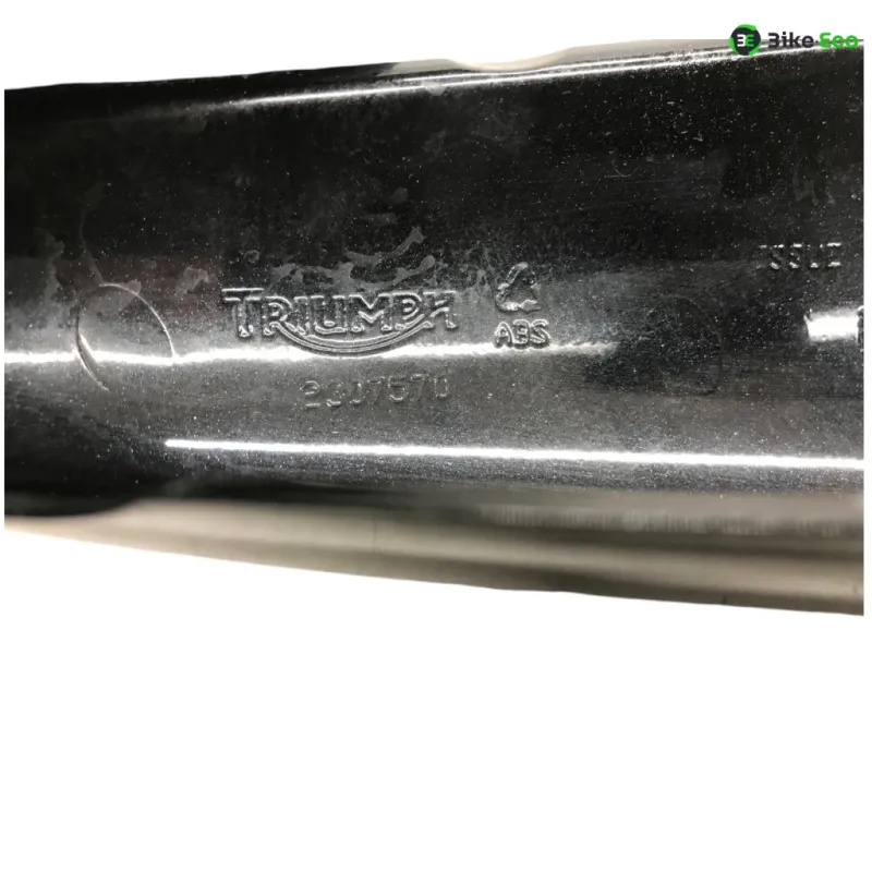 Cache carenage coque arriere gauche TRIUMPH STREET TRIPLE 675 2011-2012