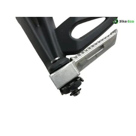Platine et repose pieds arriere gauche TRIUMPH STREET TRIPLE 675 2011-2012