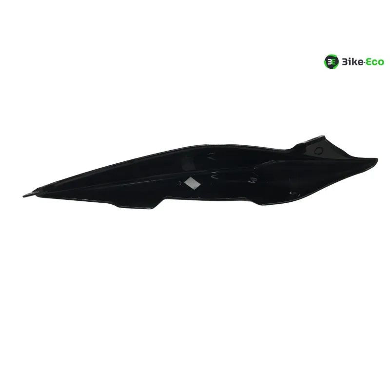 Cache carenage coque arriere gauche TRIUMPH STREET TRIPLE 675 2011-2012