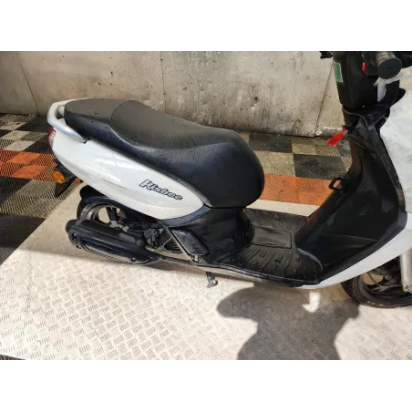 PEUGEOT KISBEE 50 4 temps .