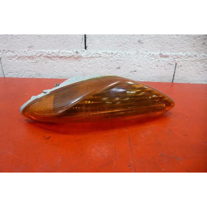 Clignotant avant droit SUZUKI UH 125 BURGMAN 2002 - 2006