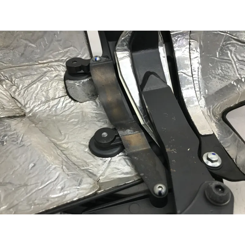 Platine et repose pieds arriere gauche YAMAHA XT 1200 Z 2017-2019 SUPER TENERE