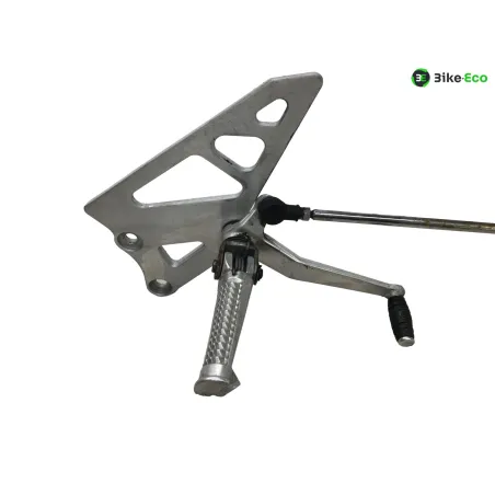 Platine avant gauche SUZUKI GSXR 750 1991
