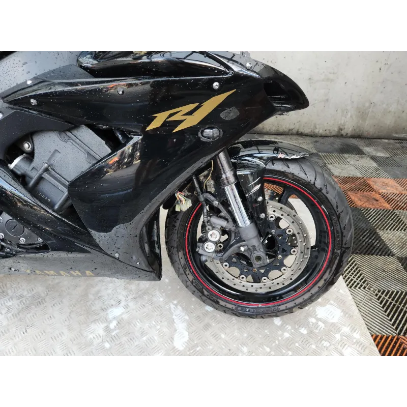 YAMAHA YZF 1000 R1