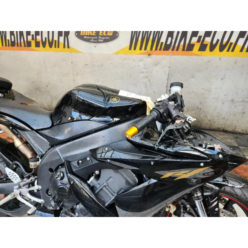 YAMAHA YZF 1000 R1