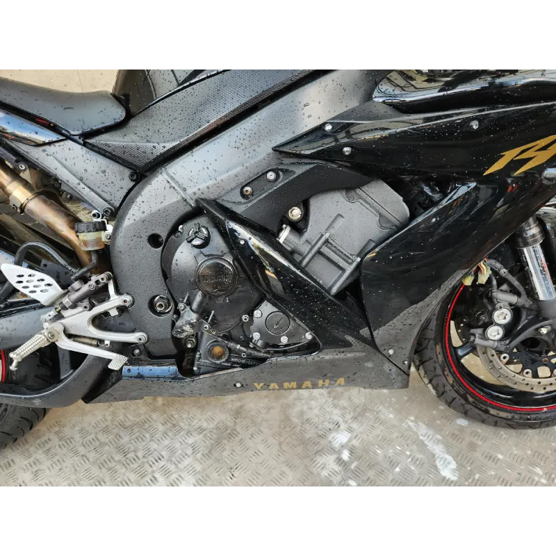 YAMAHA YZF 1000 R1
