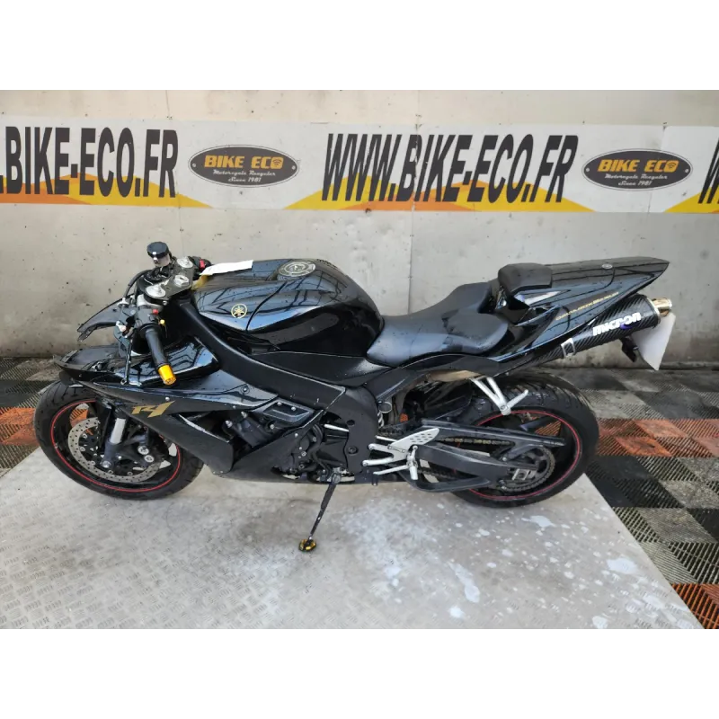 YAMAHA YZF 1000 R1
