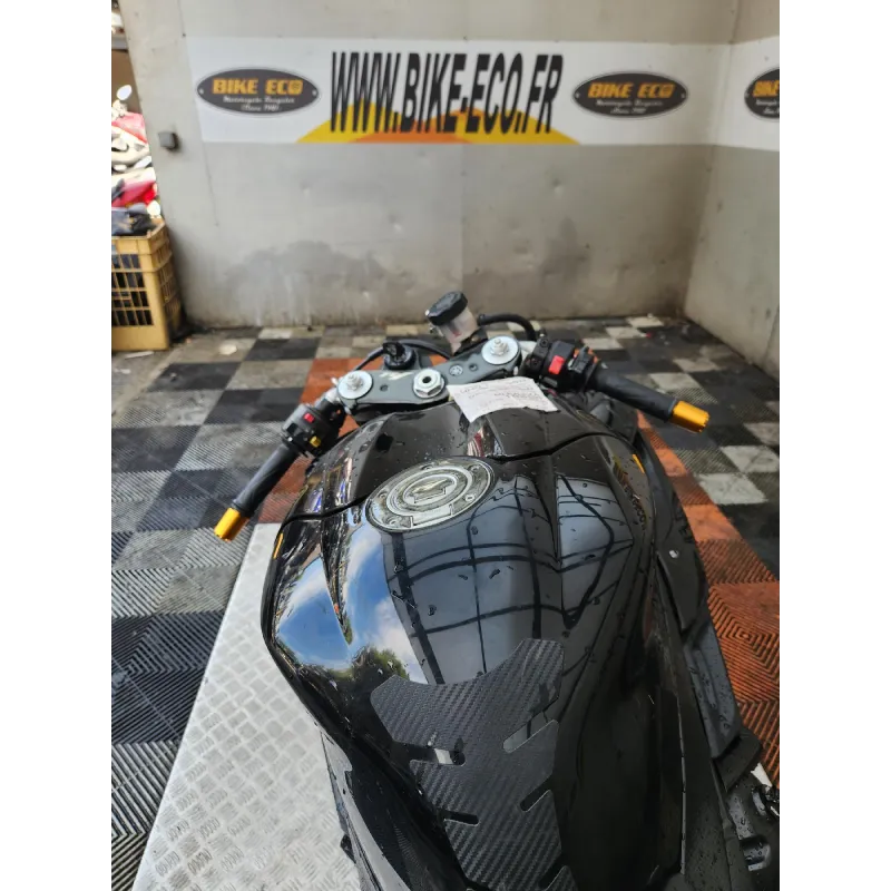 YAMAHA YZF 1000 R1
