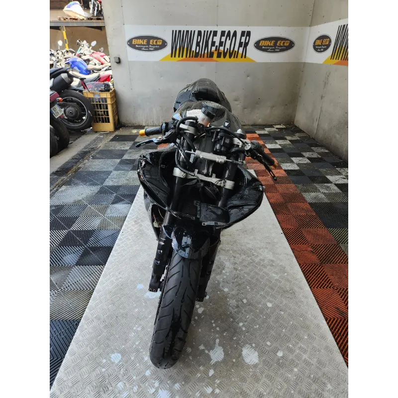 YAMAHA YZF 1000 R1