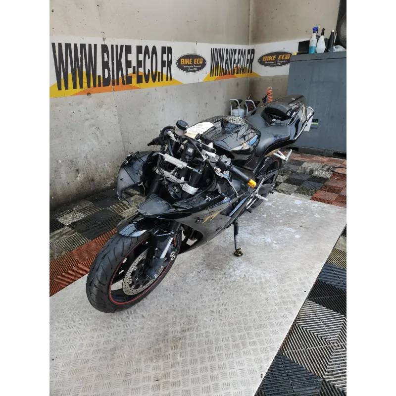 YAMAHA YZF 1000 R1