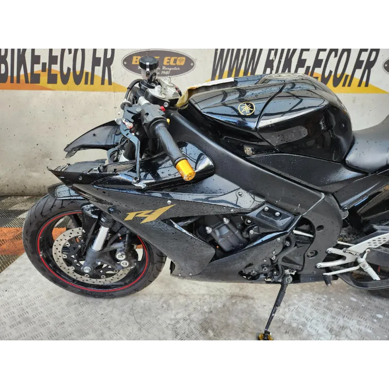 YAMAHA YZF 1000 R1