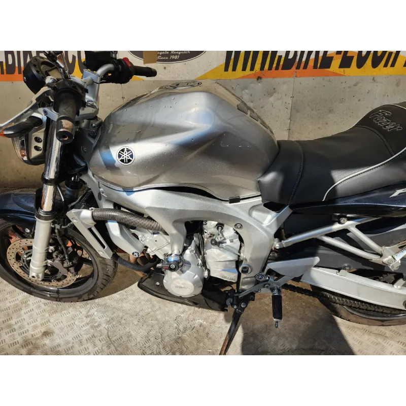 YAMAHA FZ 6