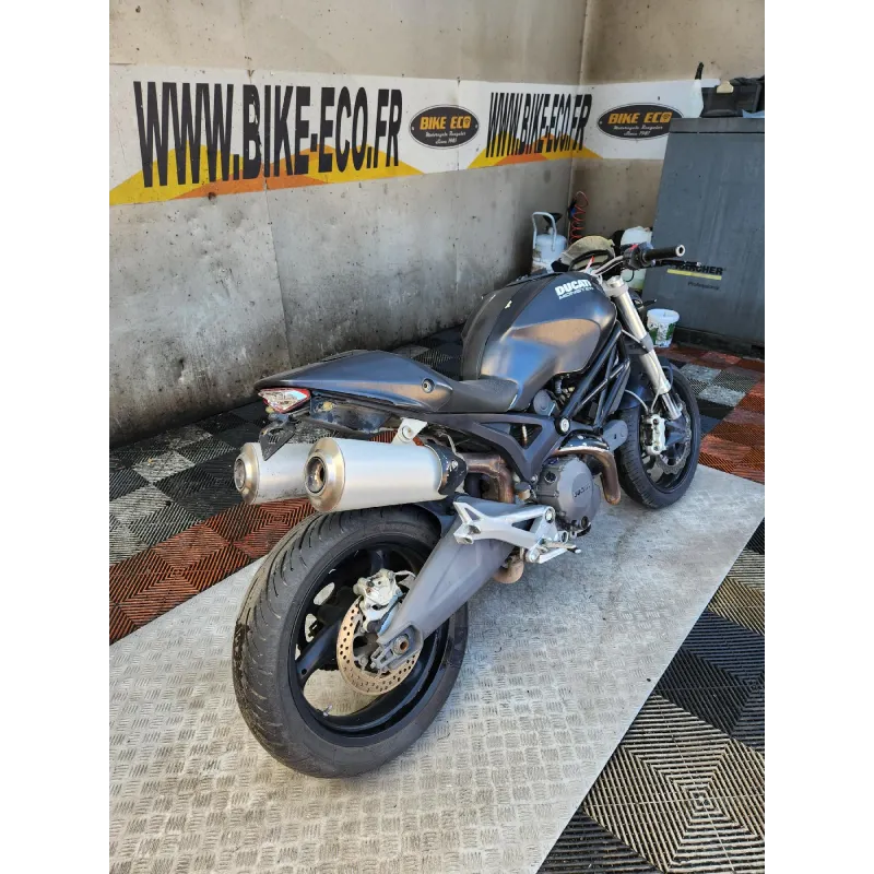 DUCATI MONSTER 696
