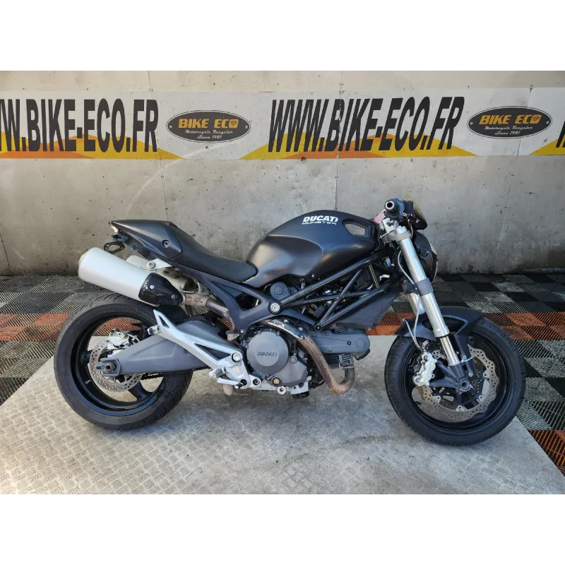 DUCATI MONSTER 696