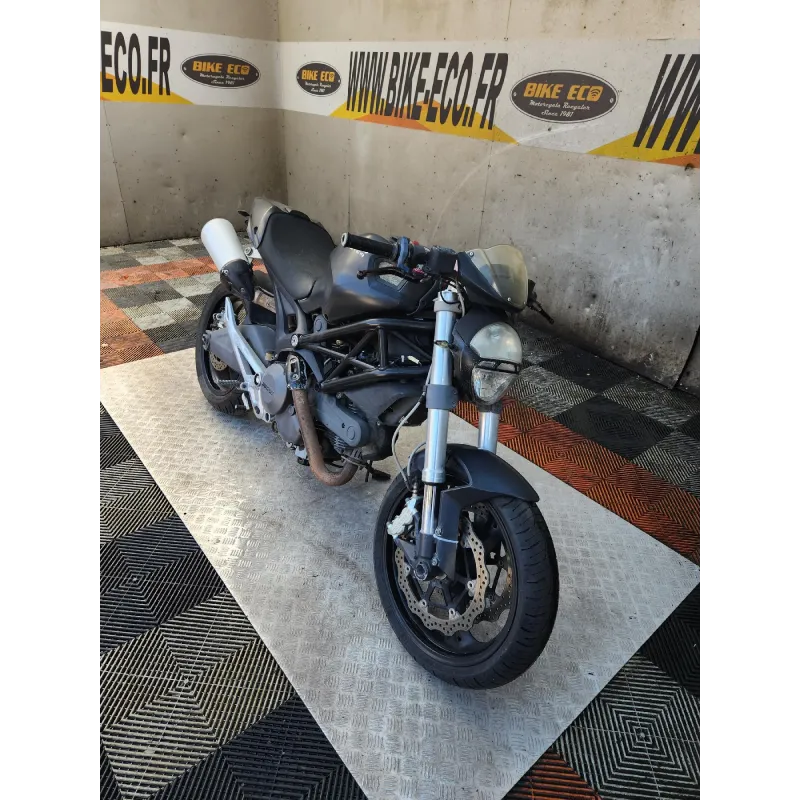 DUCATI MONSTER 696