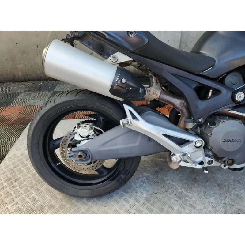 DUCATI MONSTER 696