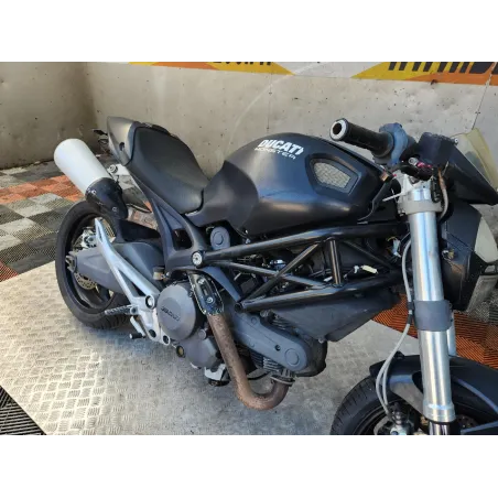 DUCATI MONSTER 696