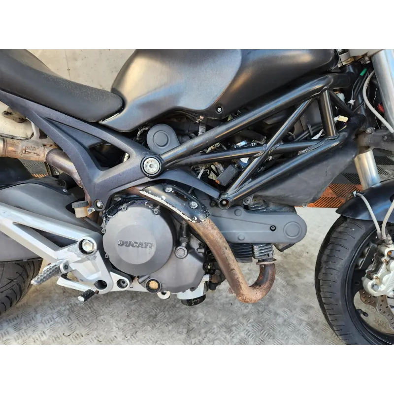 DUCATI MONSTER 696