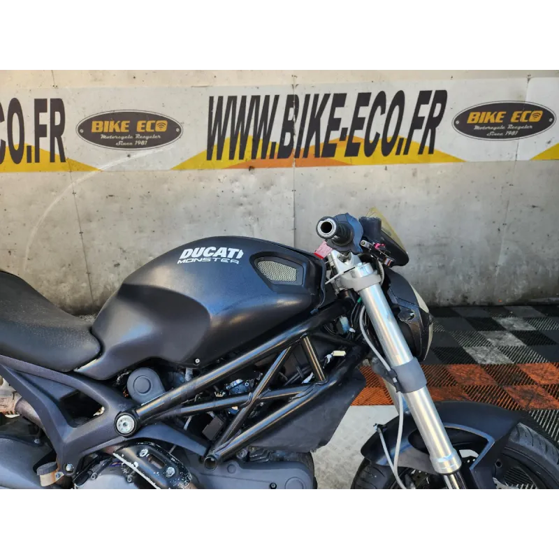 DUCATI MONSTER 696