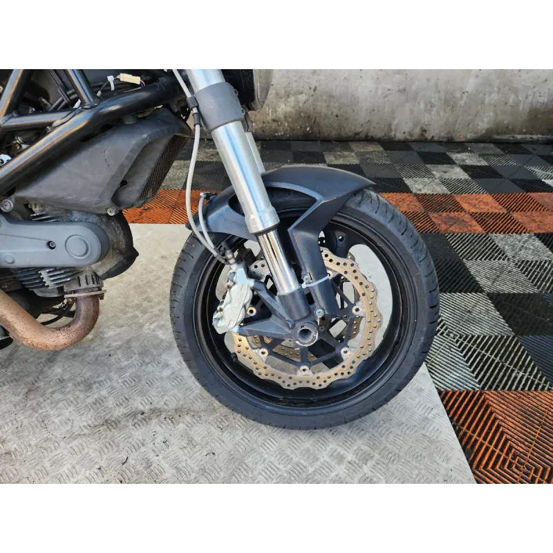 DUCATI MONSTER 696