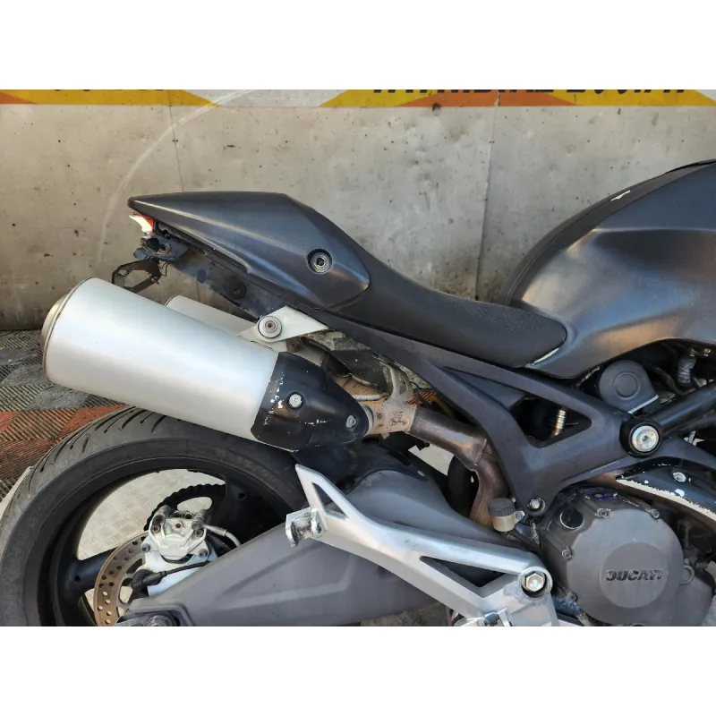 DUCATI MONSTER 696