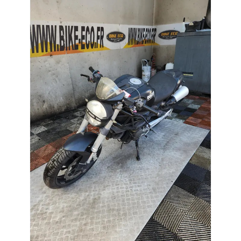 DUCATI MONSTER 696