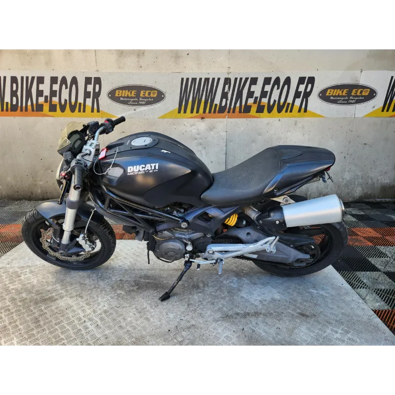 DUCATI MONSTER 696