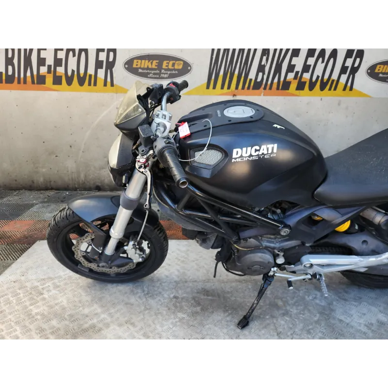 DUCATI MONSTER 696