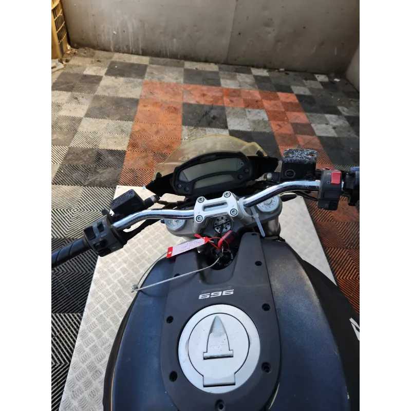 DUCATI MONSTER 696
