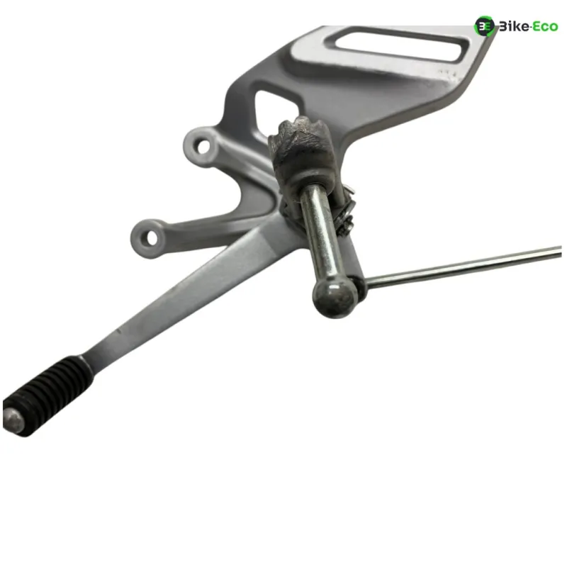 Platine avant gauche YAMAHA YZF 125 R 2025-2026