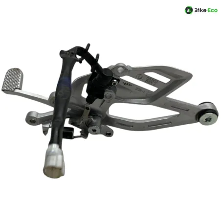 Platine avant droite YAMAHA YZF 125 R 2025-2026