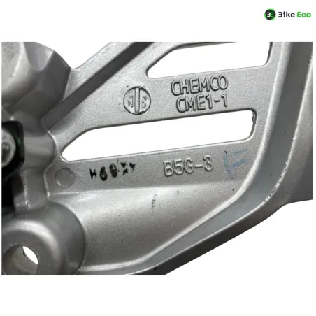 Platine avant droite YAMAHA YZF 125 R 2025-2026