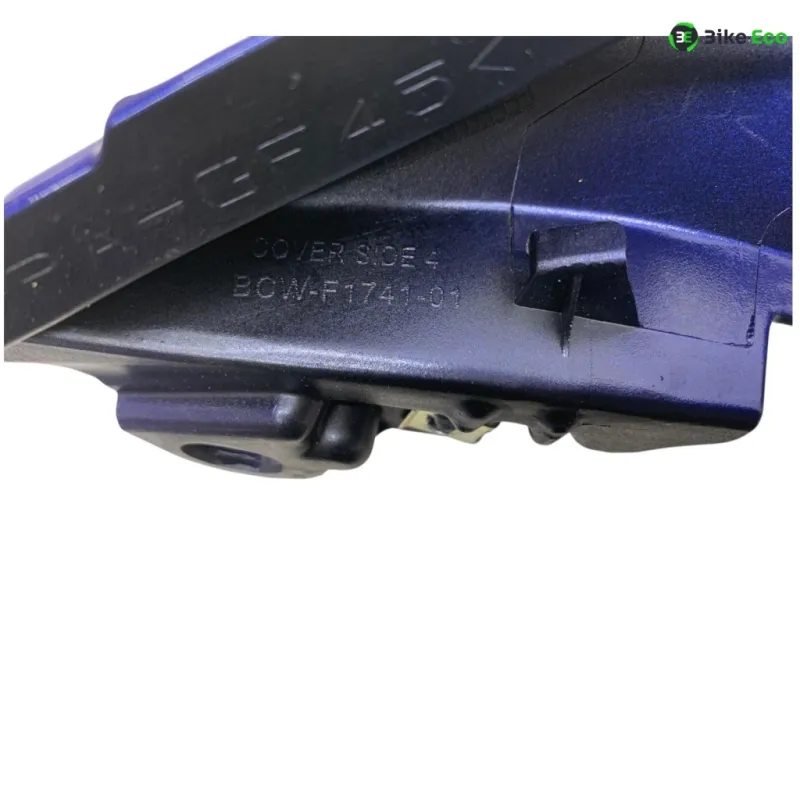 Cache carenage coque arriere droit YAMAHA YZF 125 R 2025-2026