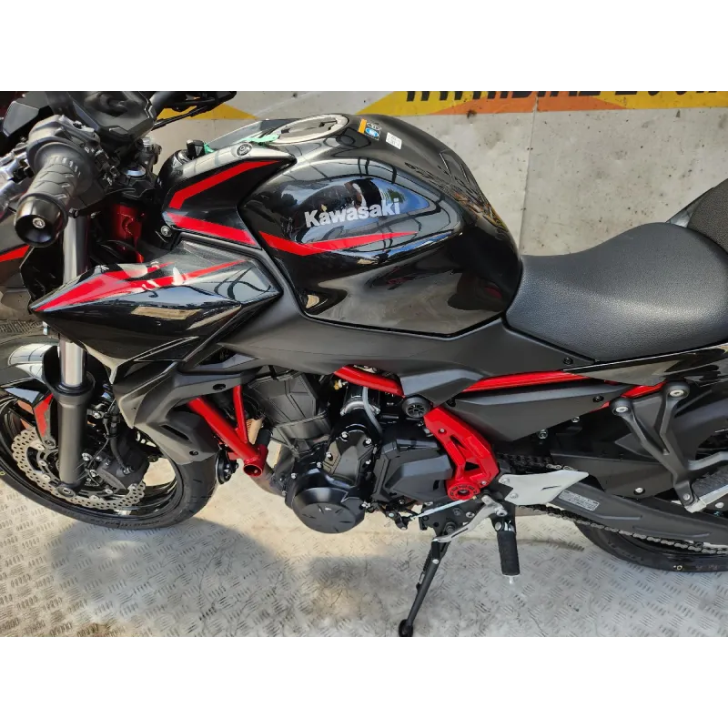 KAWASAKI Z 650 .
