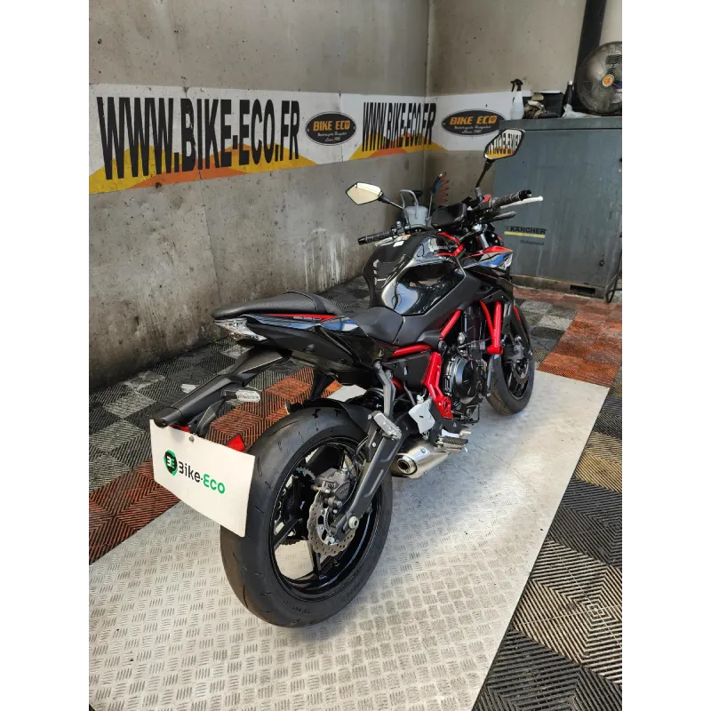 KAWASAKI Z 650 .