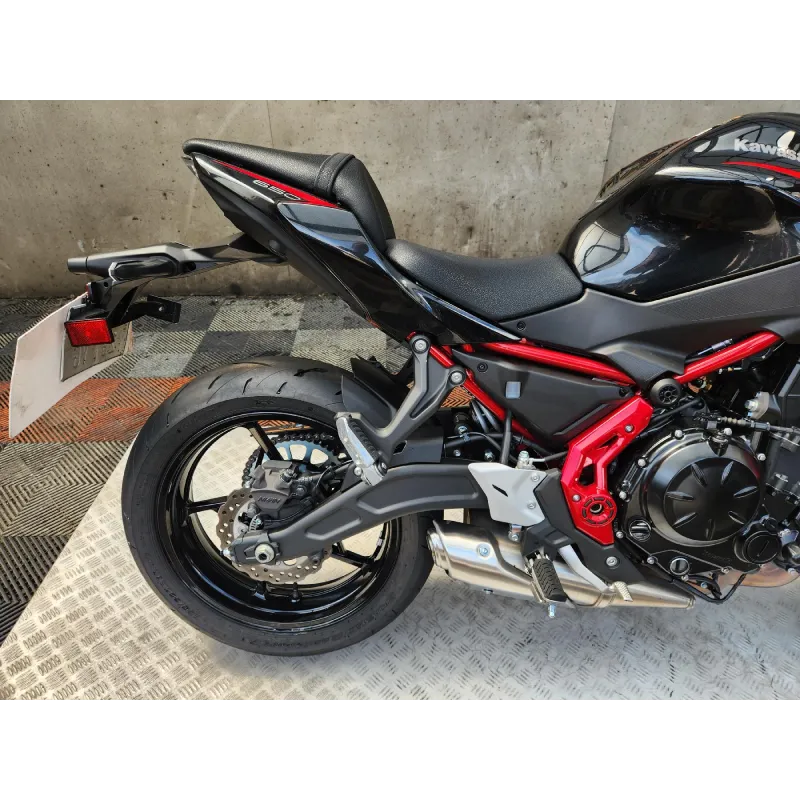 KAWASAKI Z 650 .