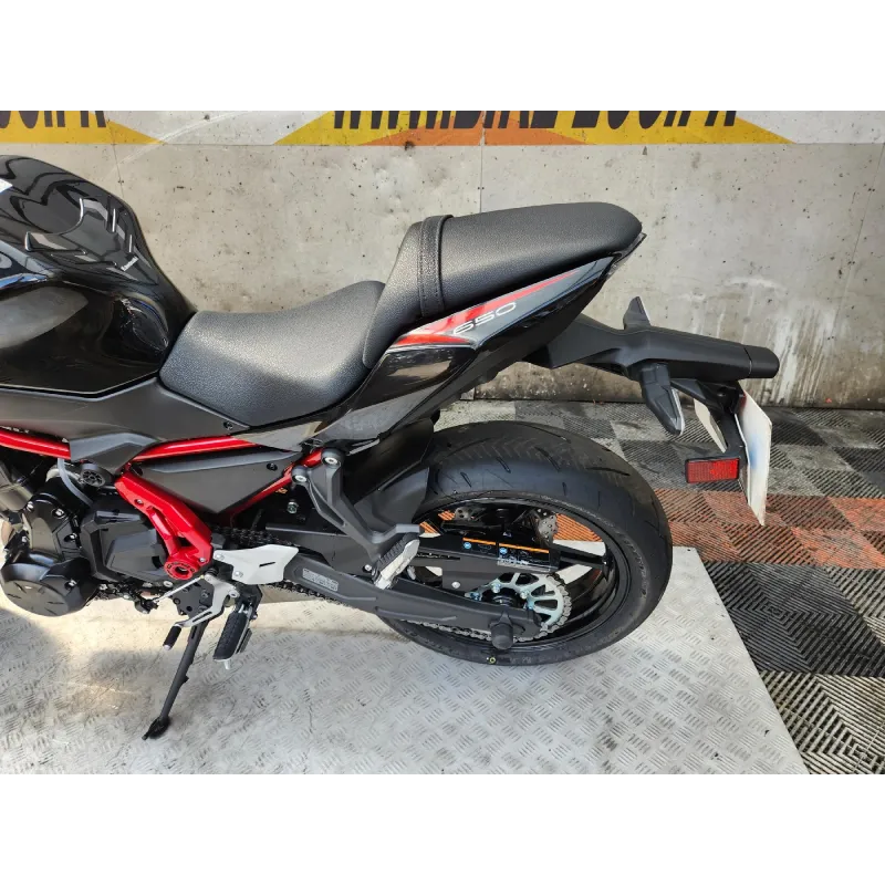 KAWASAKI Z 650 .