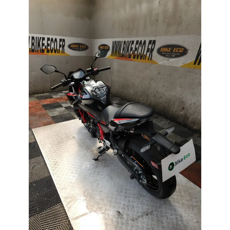 KAWASAKI Z 650 .
