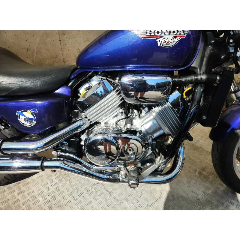 HONDA VFC 750