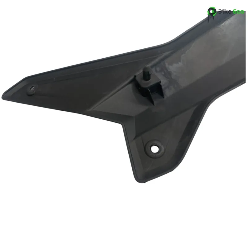 Cache carenage sous selle droit YAMAHA XP 530 2012-2014 TMAX ABS