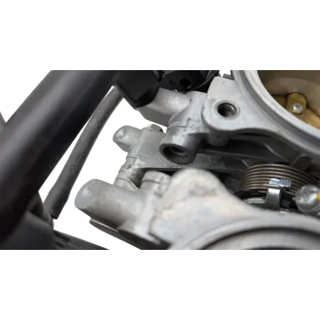 Rampe d'injection TRIUMPH STREET TRIPLE 675 R 2011 - 2012