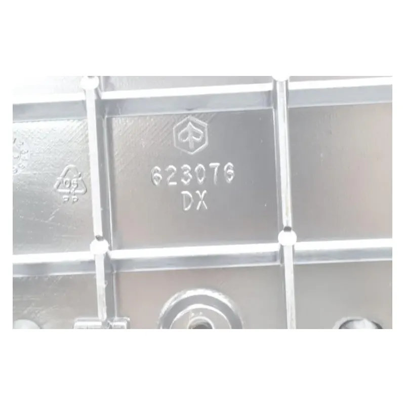 Plancher marche pied droit PIAGGIO MP3 125 2006 - 2008