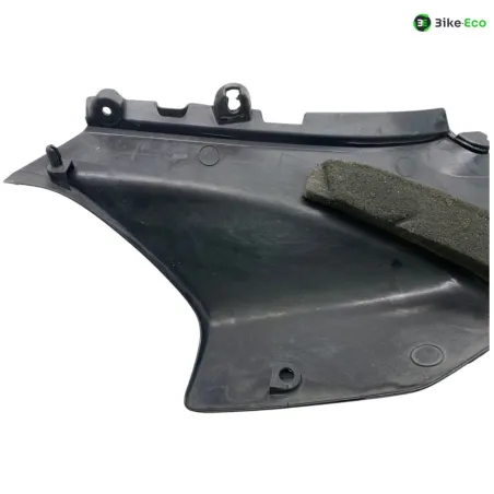 Cache carenage sous selle gauche HONDA FMX 650 2005-2006