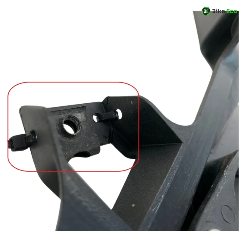 Cache carenage sous selle gauche HONDA CBF 125 2013-2014